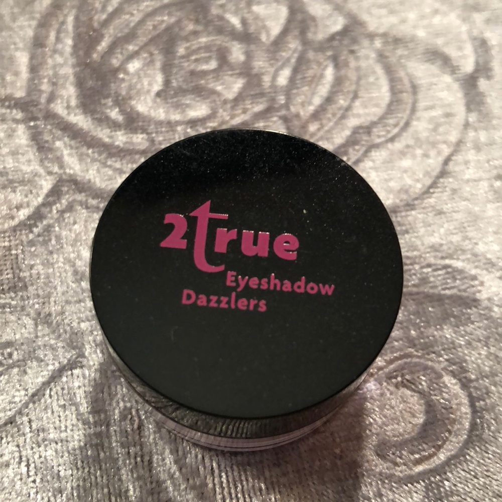 2true eyeshadow dazzlers